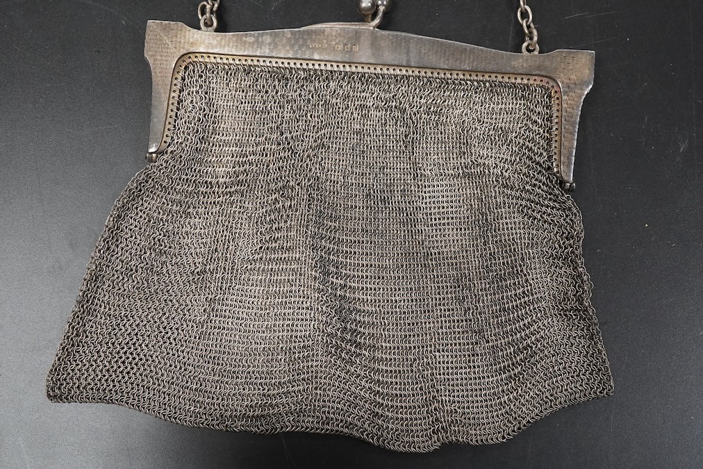 A George V silver lady's chainmail evening bag weight approx. 6.19ozt